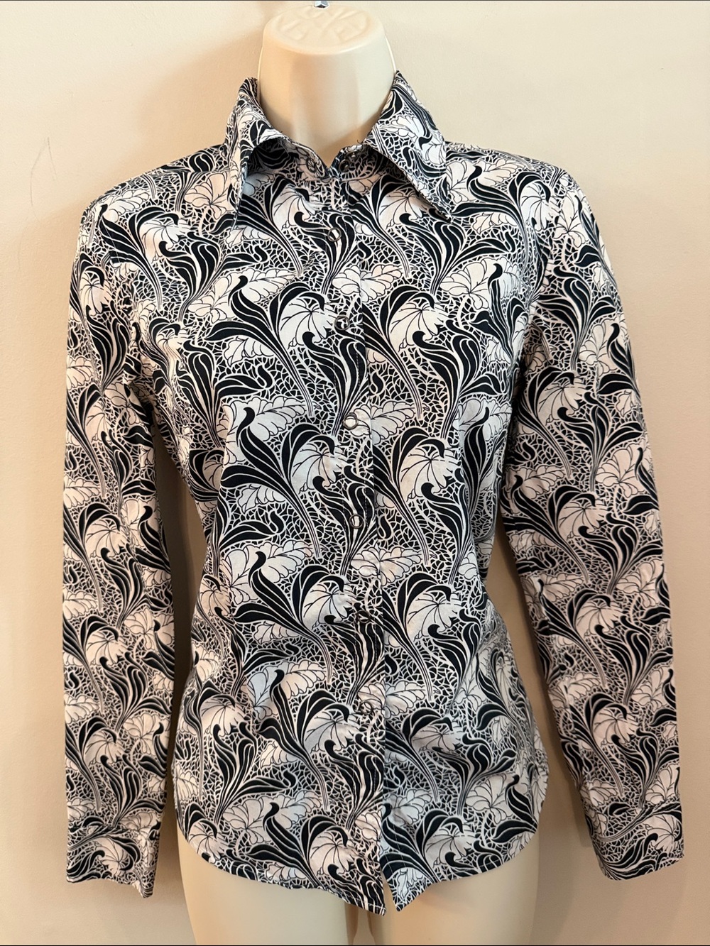 Tommy Hilfiger Classic Black & White Floral-Print Button-Down Shirt Size 4